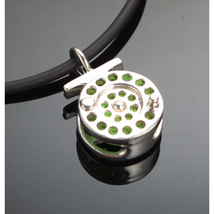 https://www.railriders.com/images/products/large/xl/FlyReelWithGreenLinePendant.webp